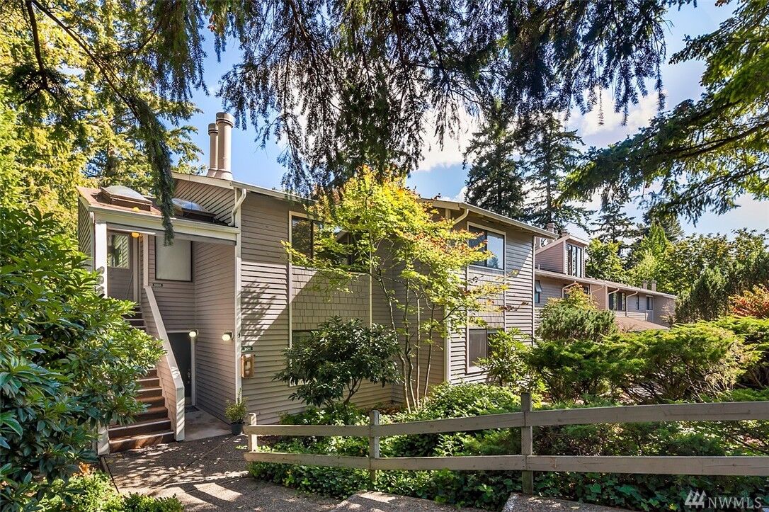 Property Photo: 9934 NE 144th Lane 101 WA 98034