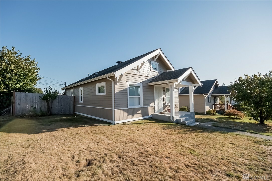 Property Photo:  407 S 53rd St  WA 98408 