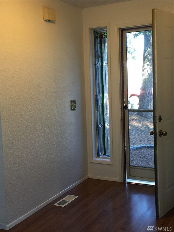 Property Photo:  675 NW 3rd Ave  WA 98277 