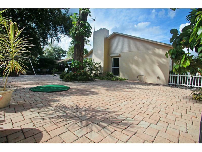 Property Photo:  907 Mook Street  FL 33510 