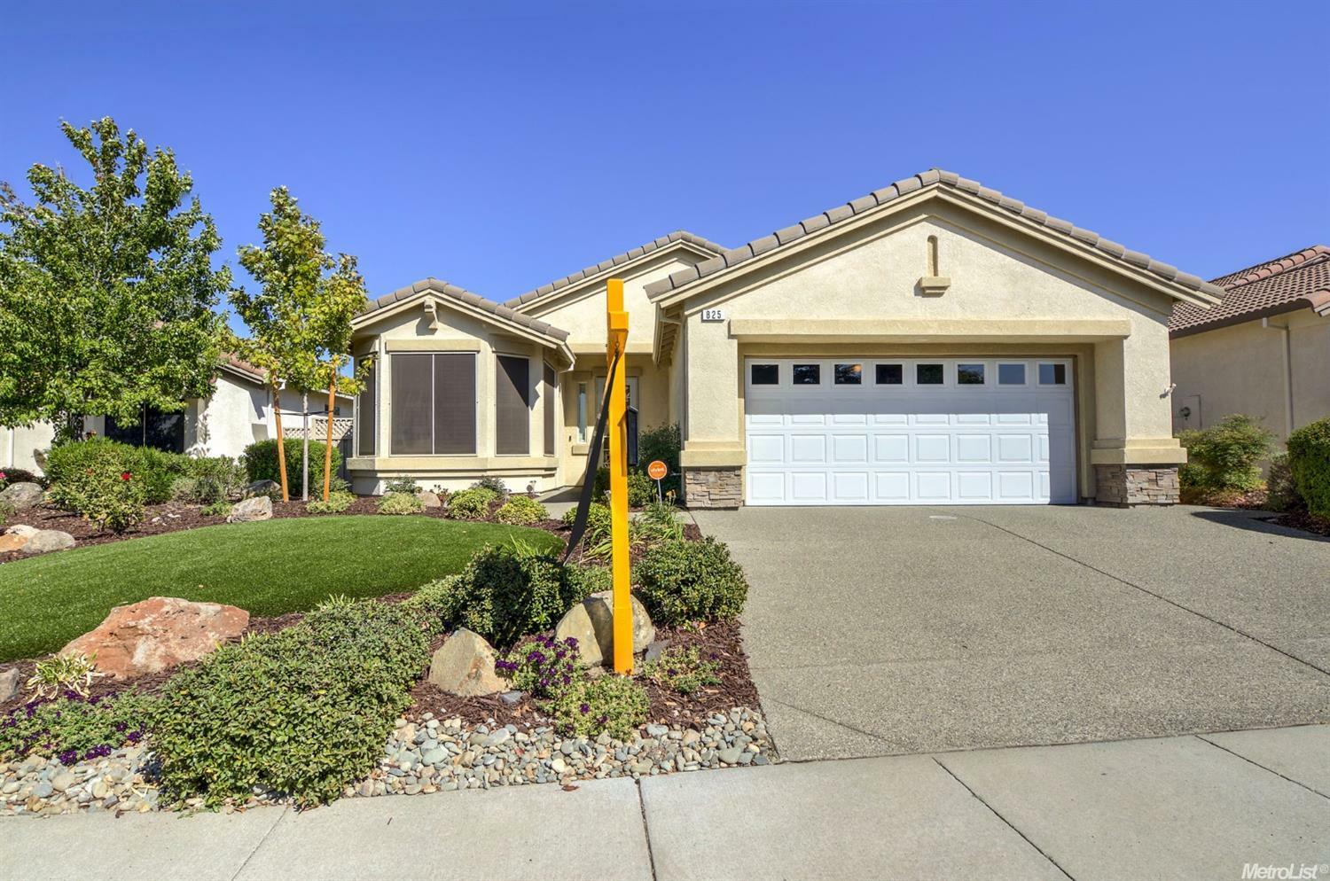 Property Photo:  825 Azalea Court  CA 95648 