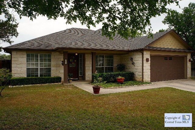 Property Photo: 120 Grant Court TX 78666