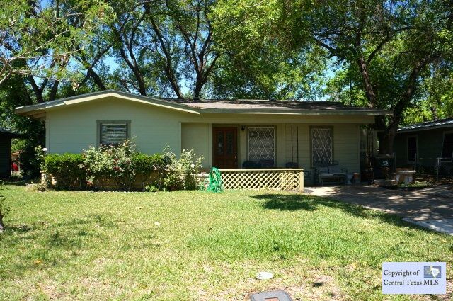 Property Photo: 1113 Cheatham Street TX 78666