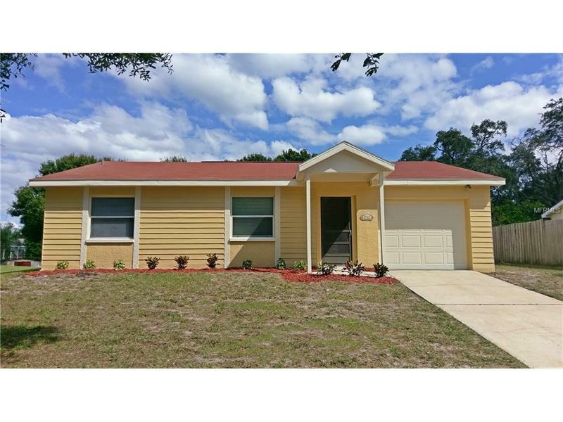 Property Photo:  717 Crimson King Trace  FL 34689 