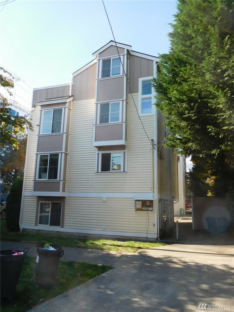 Property Photo:  2020 E Denny Wy  WA 98122 