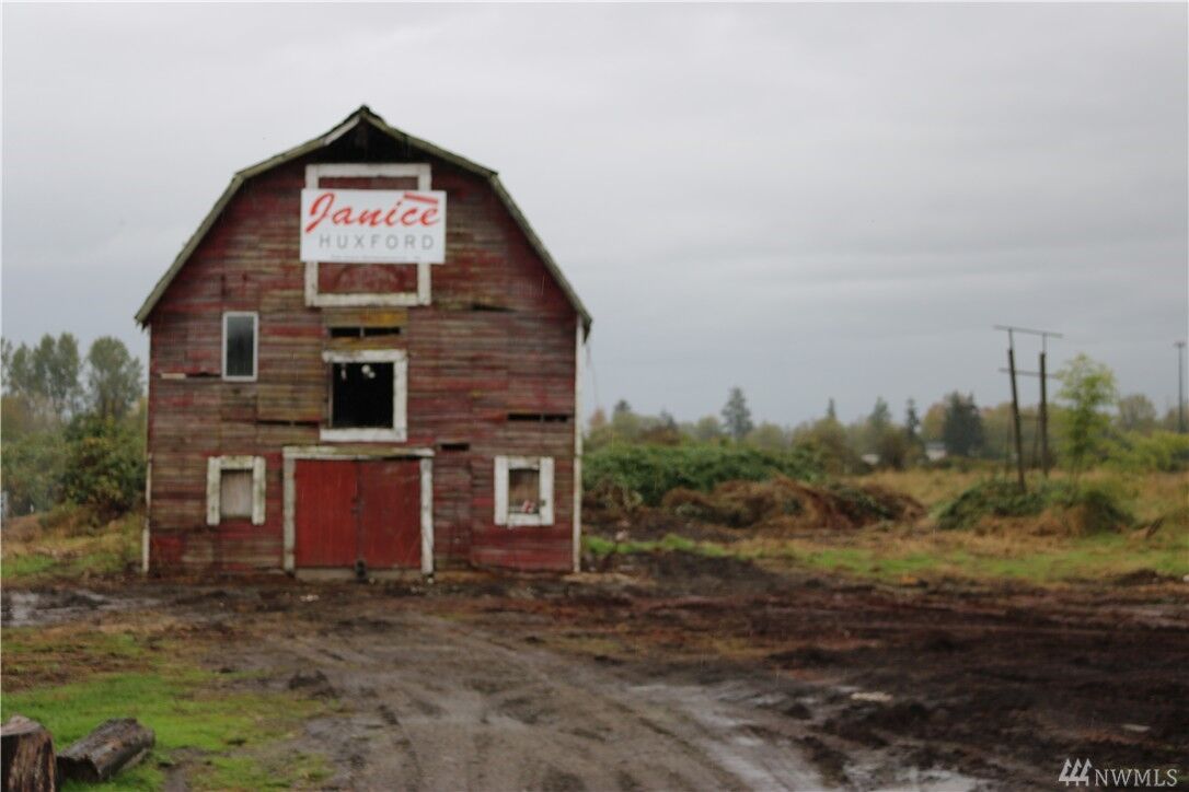 Property Photo: 1907 51st Ave SE WA 98205