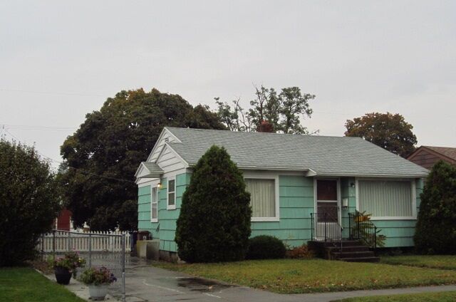 Property Photo:  1625 E Olympic Ave  WA 99207 