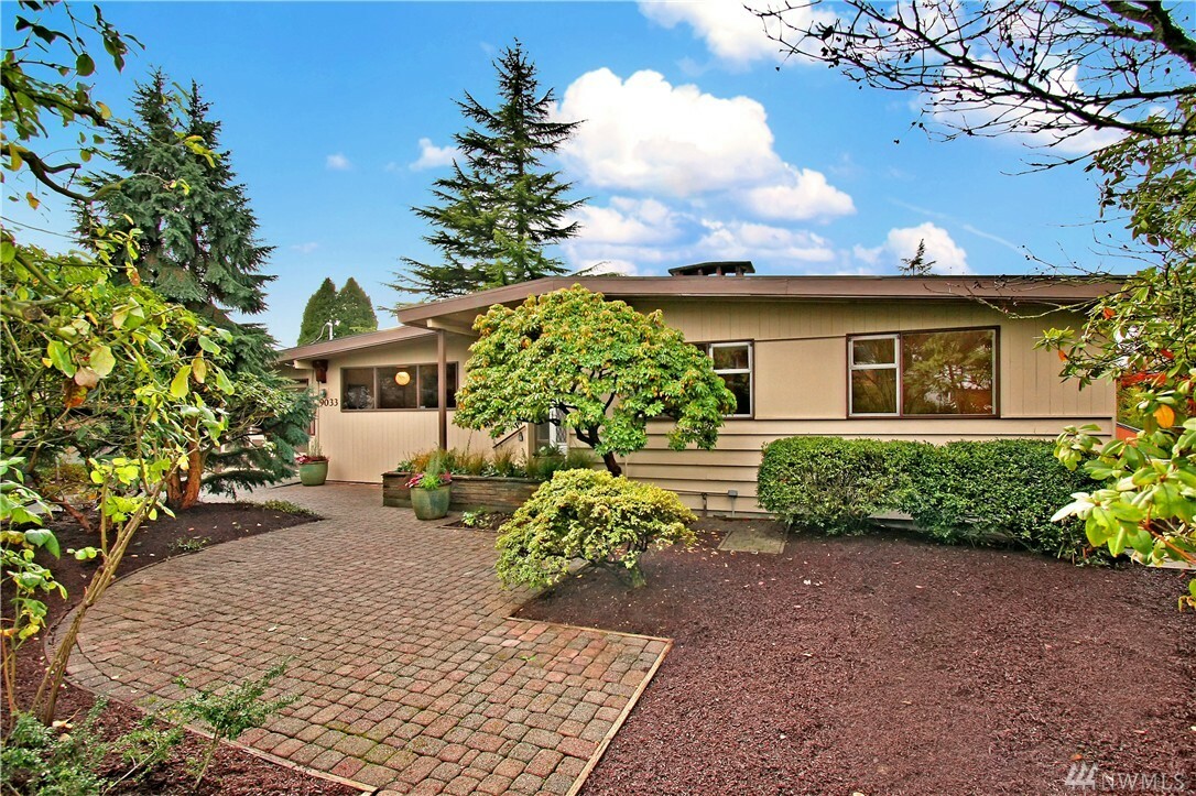 Property Photo: 9033 Meridian Place N WA 98103