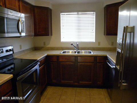 Property Photo:  750 E Northern Avenue 1041  AZ 85020 