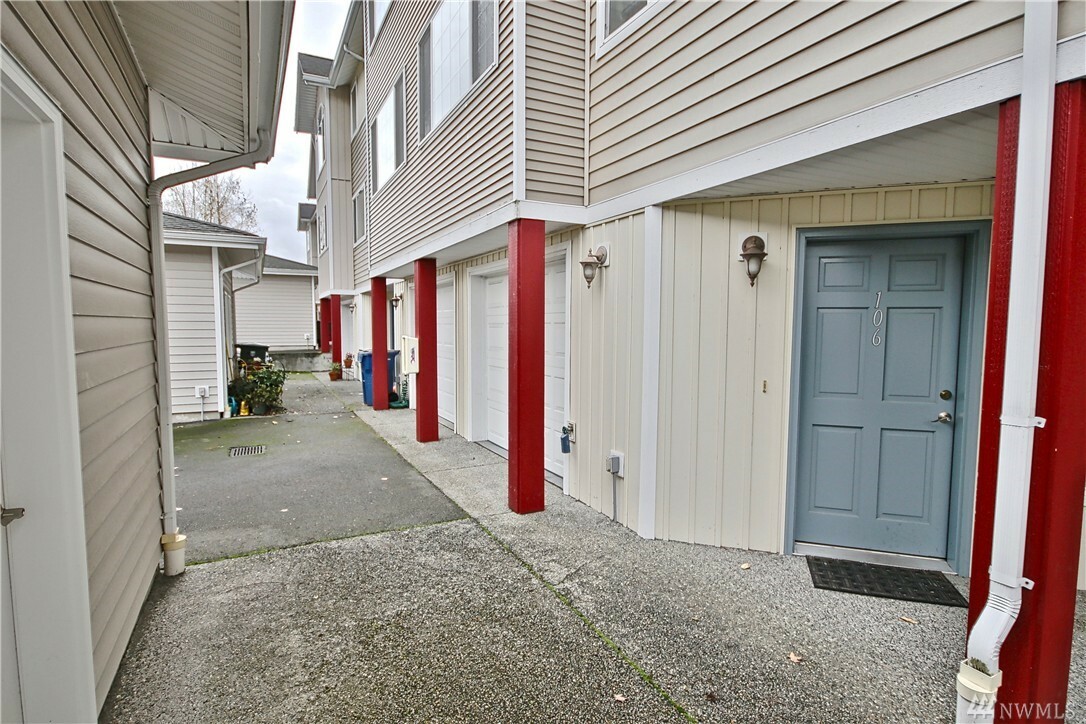 Property Photo:  7818 228th St SW 106  WA 98026 