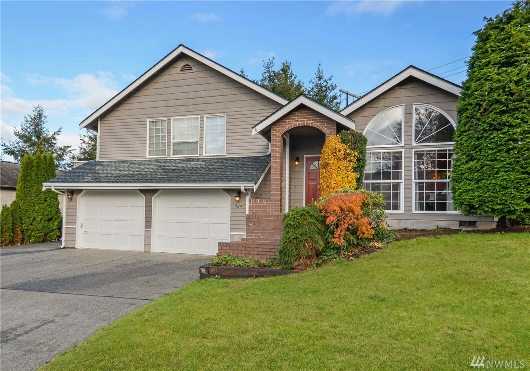 Property Photo:  924 Alderwood Lane  WA 98284 