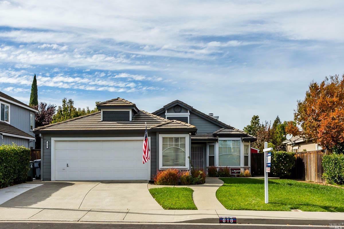 Property Photo:  618 White Oak Lane  CA 95687 