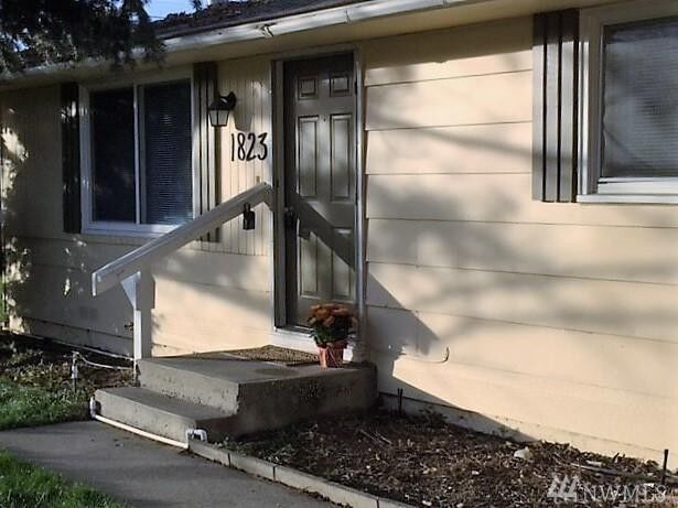 Property Photo:  1823 NE Glen St  WA 98802 