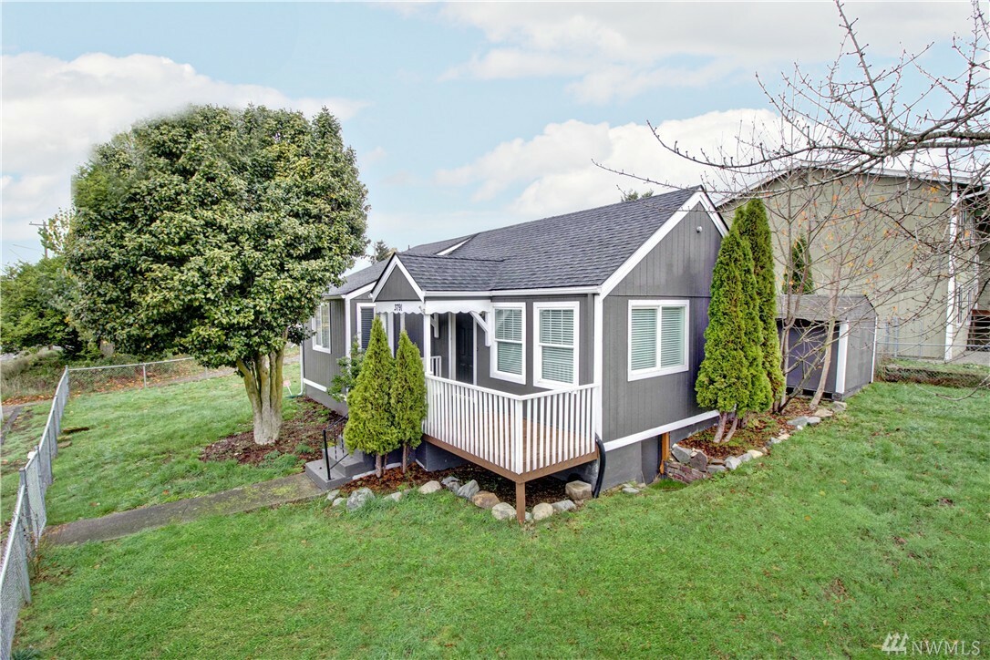 Property Photo: 3791 E Roosevelt Ave WA 98404