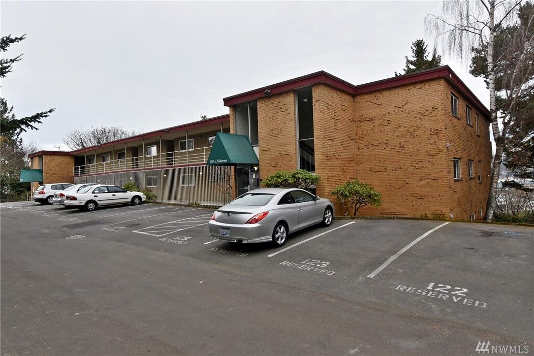 Property Photo:  1017 W Nickerson 16  WA 98119 