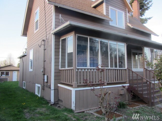 Property Photo:  1026 S Donovan St  WA 98108 