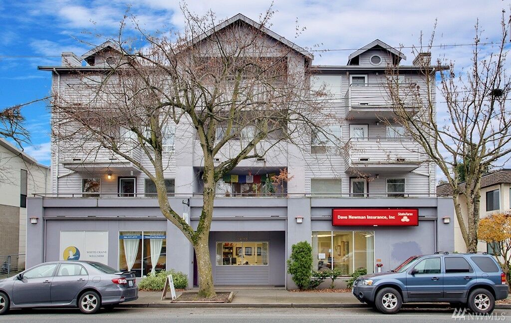 Property Photo: 3435 California Ave SW 103 WA 98116