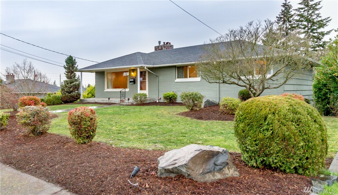 Property Photo:  2107 N Ferdinand St  WA 98406 