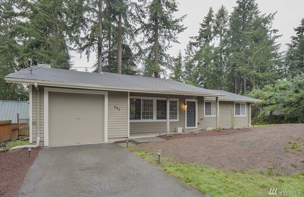 Property Photo: 945 NE 207th Place WA 98074