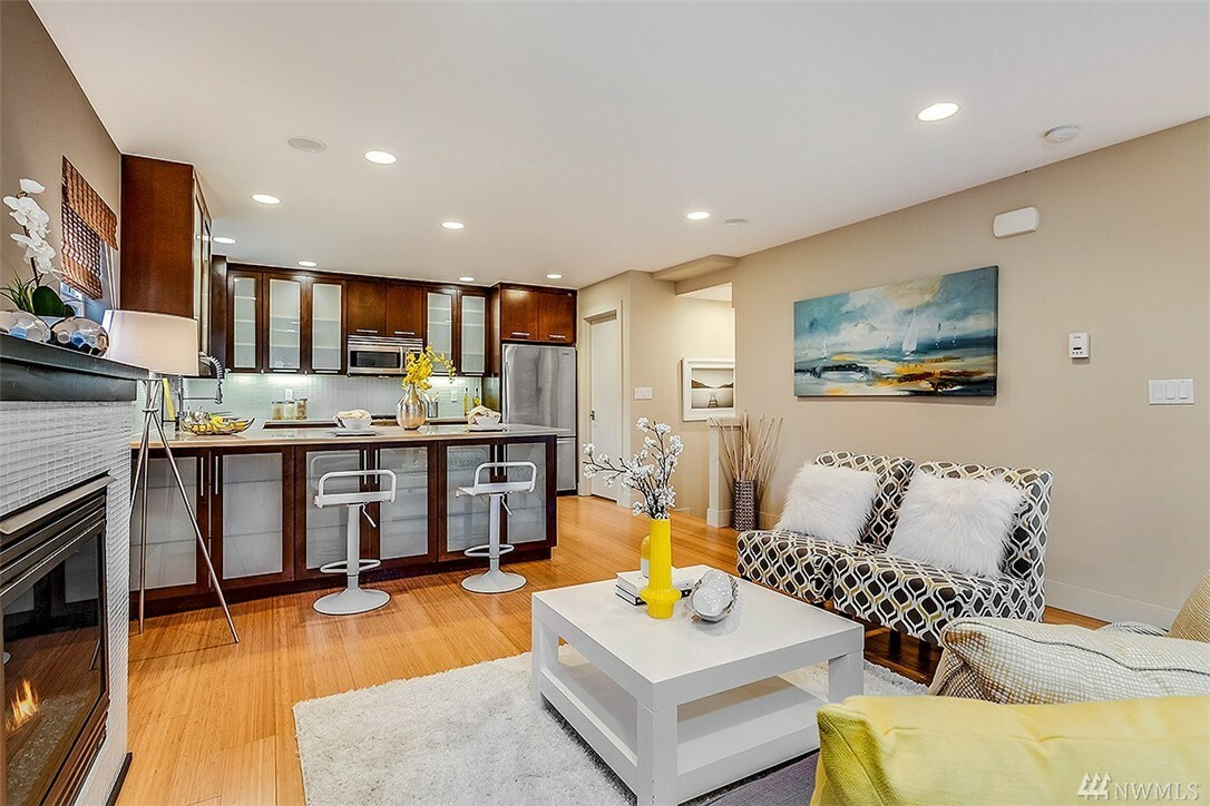 Property Photo: 1918 N 46th A WA 98103