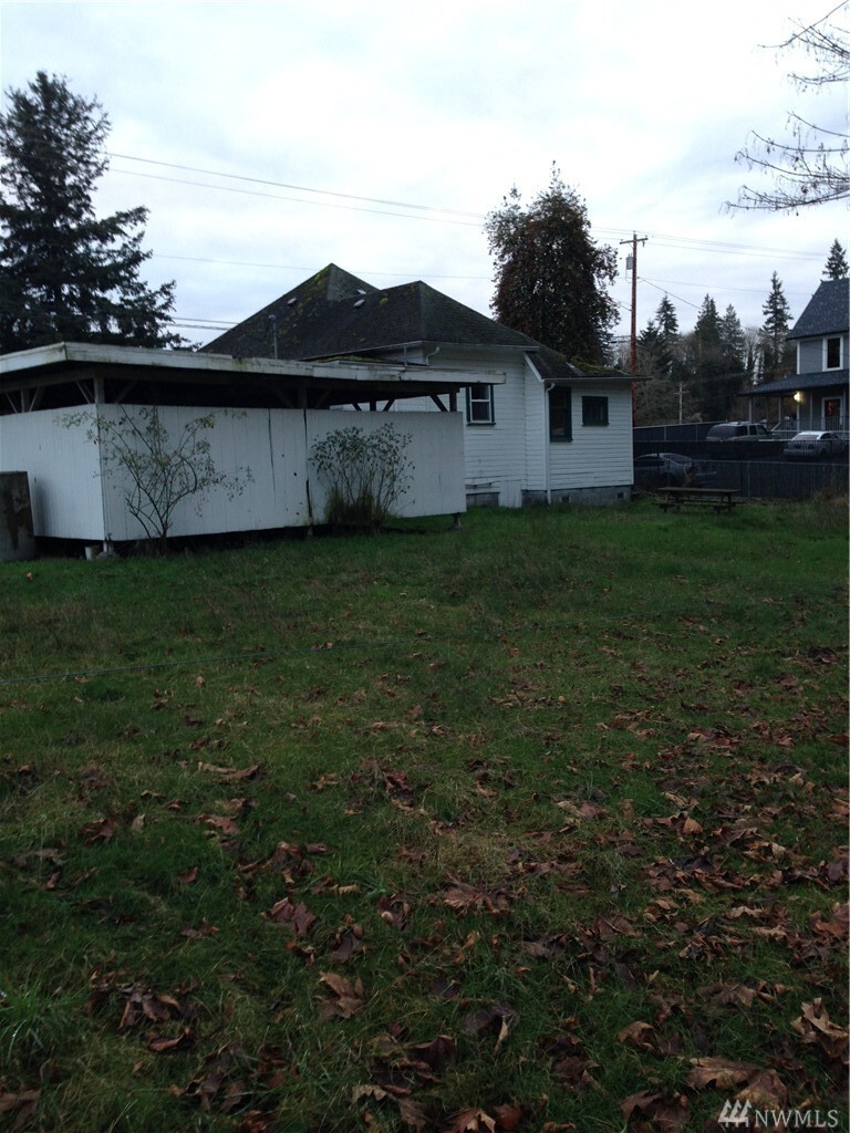 Property Photo:  104 N West Ave  WA 98223 