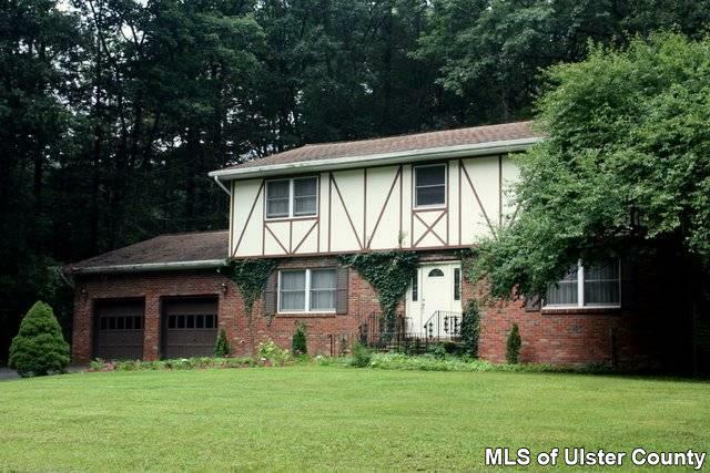 Property Photo: 4 Tall Oaks NY 12401