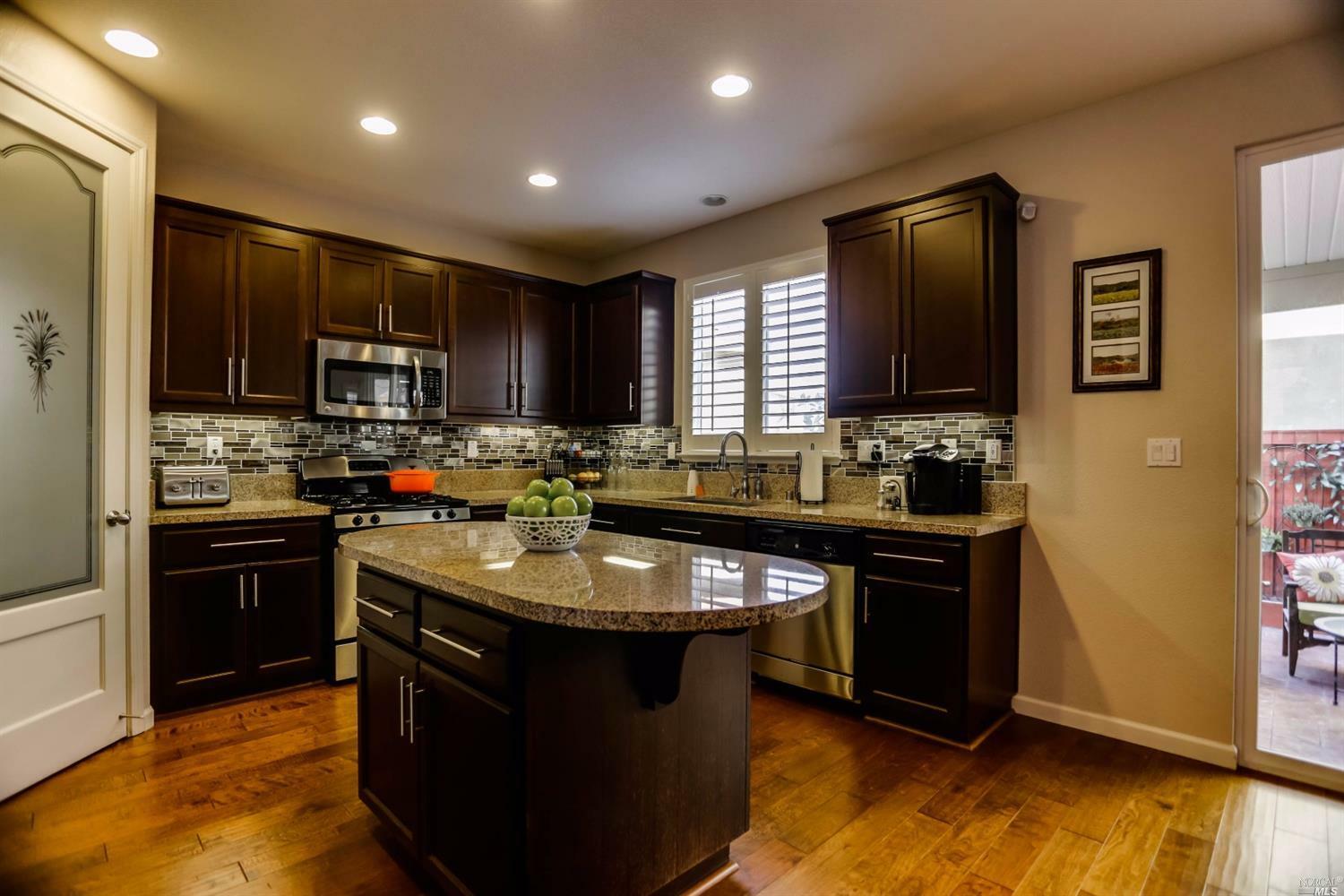 Property Photo: 512 Del Mar Circle CA 95688
