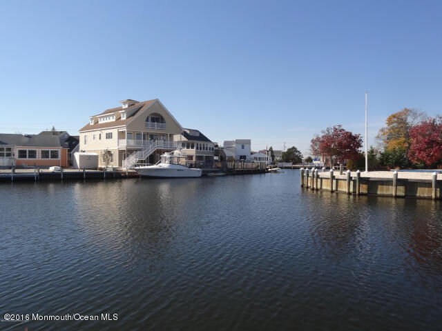 Property Photo:  46 Longpoint Drive  NJ 08723 