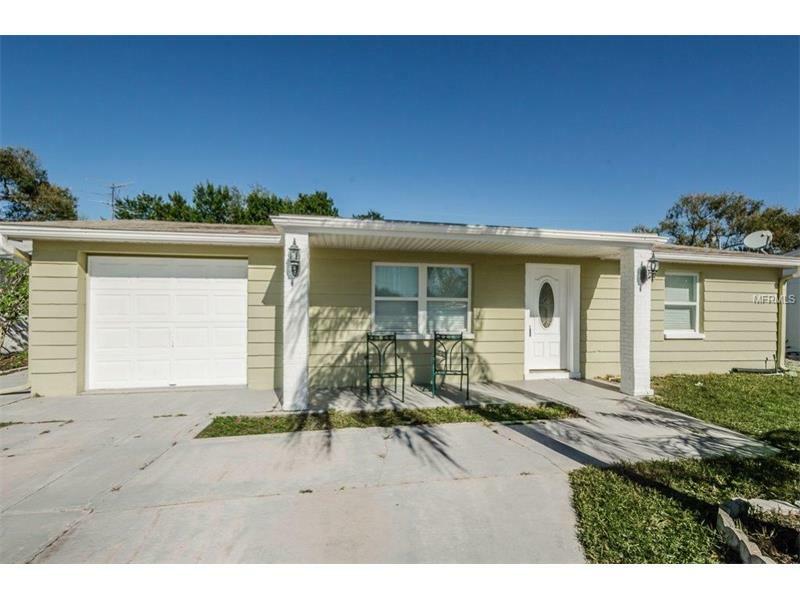 Property Photo:  4319 Oak Bluff Avenue  FL 34691 