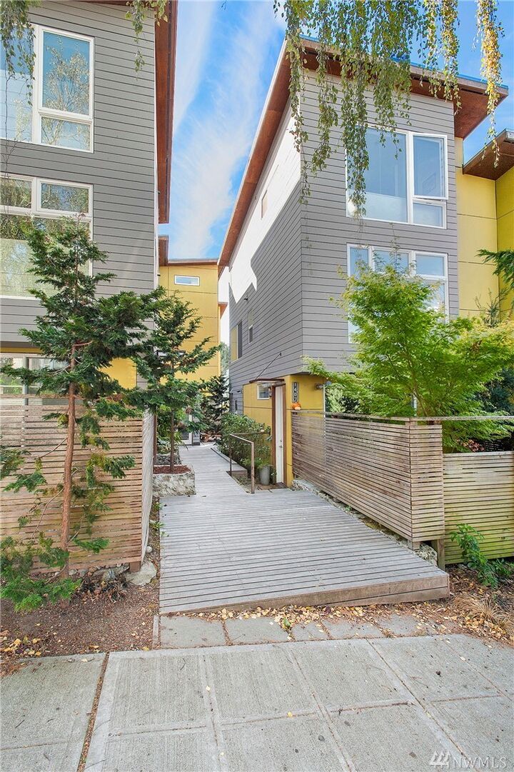 Property Photo:  1413 E Fir St B  WA 98122 