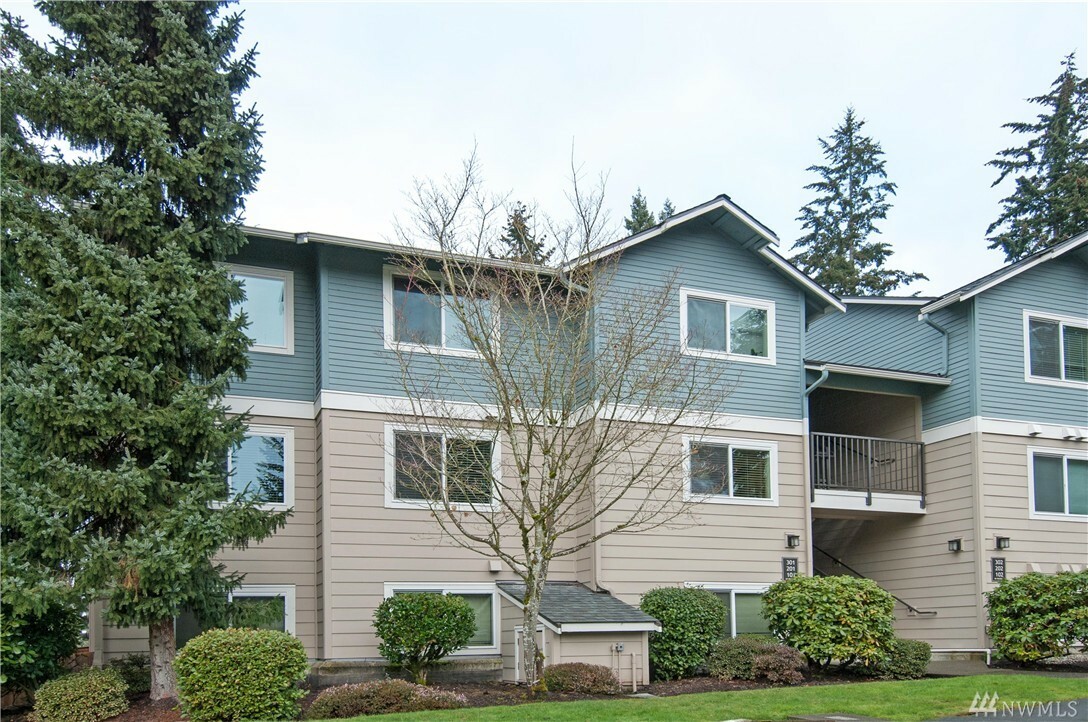 Property Photo:  4316 W Lake Sammamish Pkwy SE H-201  WA 98027 