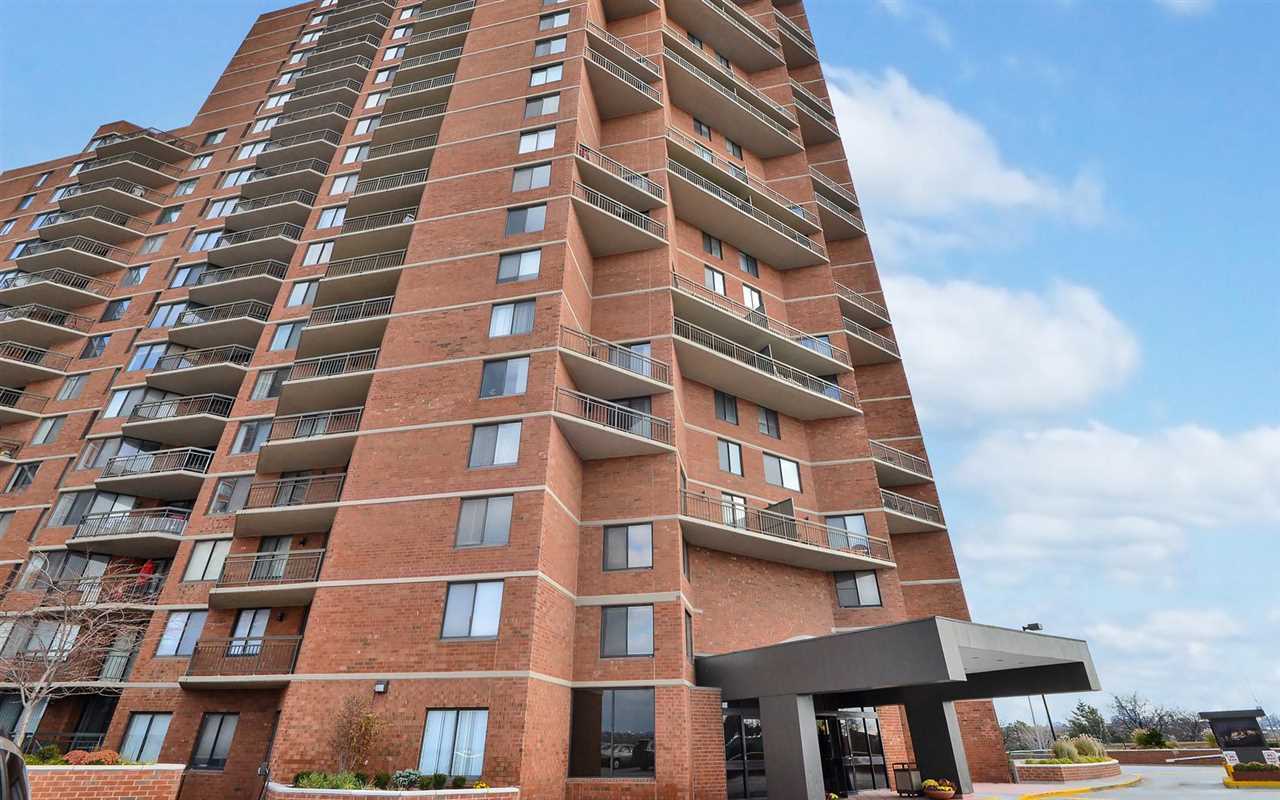 Property Photo:  1610 Harmon Cove Tower 1610  NJ 07094 