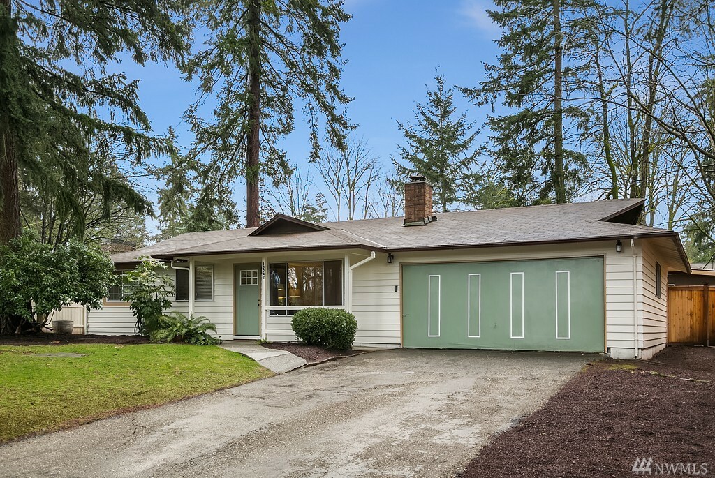 Property Photo:  10042 Slater Ave NE  WA 98033 