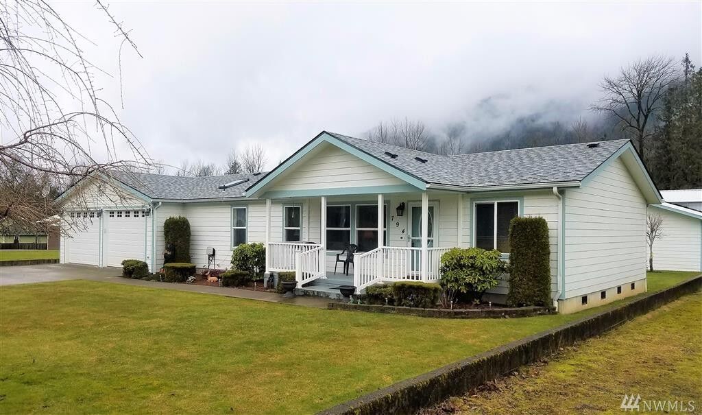 Property Photo: 794 W Main St WA 98356