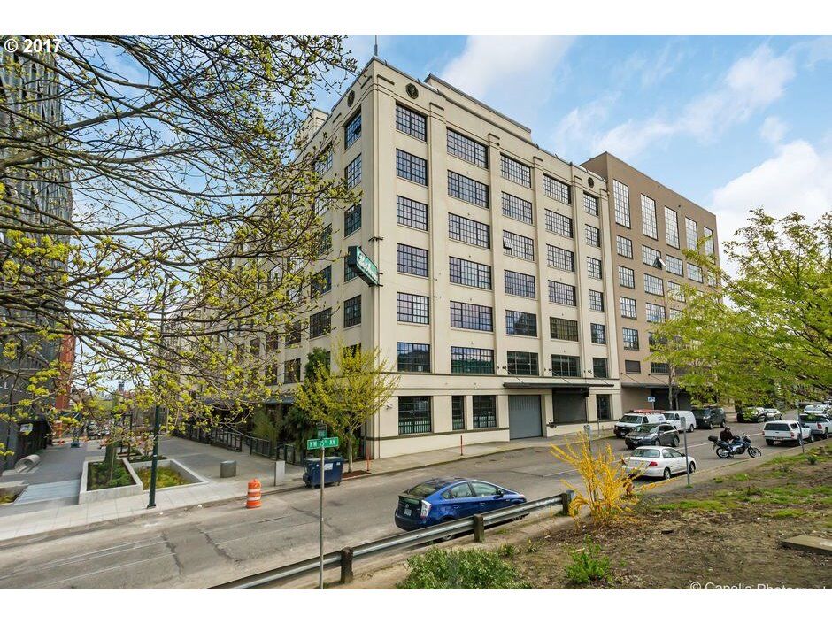 Property Photo:  1400 NW Irving St 606  OR 97209 