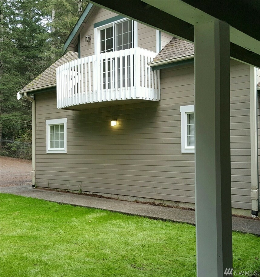 Property Photo:  2330 E Saint Andrews Dr N  WA 98584 