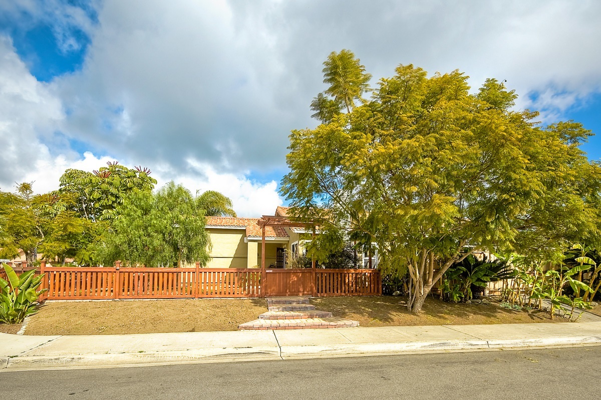 Property Photo:  756 Valley Crest  CA 92058 