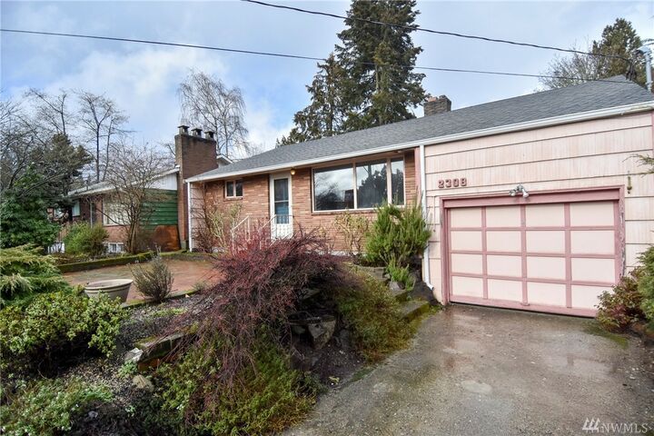 Property Photo:  2308 NE 91st St  WA 98115 