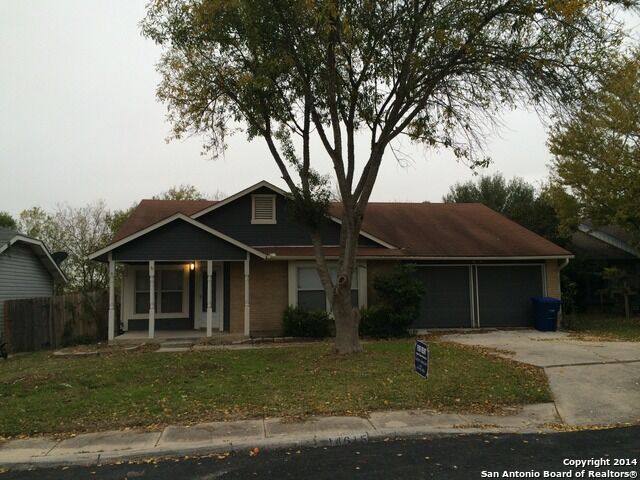 Property Photo: 14615 Hillside Rdg TX 78233