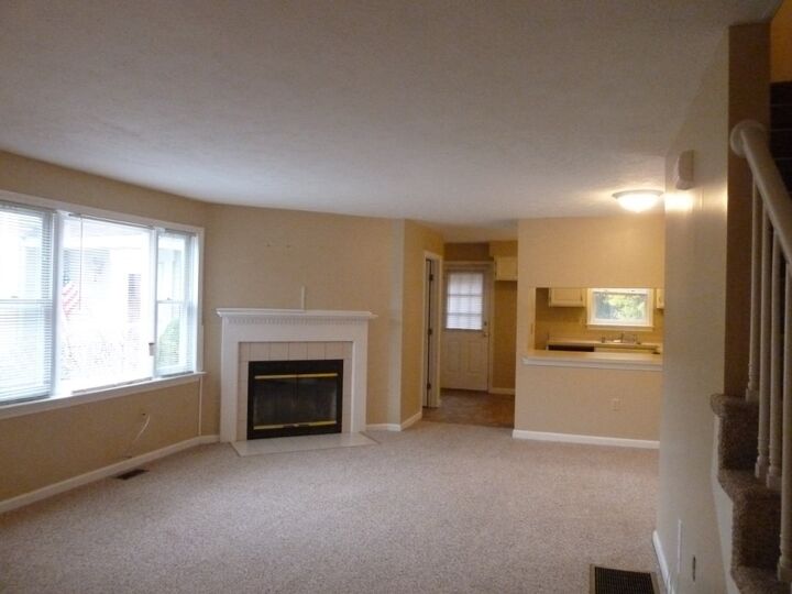 Property Photo: 105 Cadogan Way NH 03062