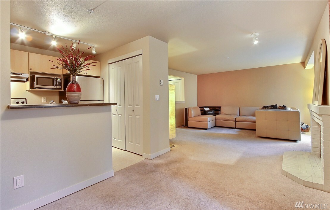 Property Photo: 10619 SE 261st Place E202 WA 98030