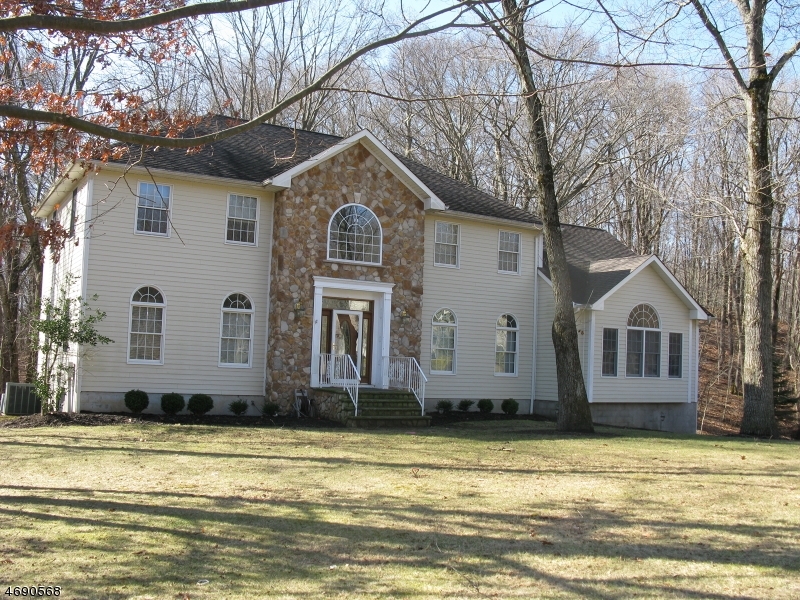 Property Photo: 7 Stone Cottage Ln NJ 07885