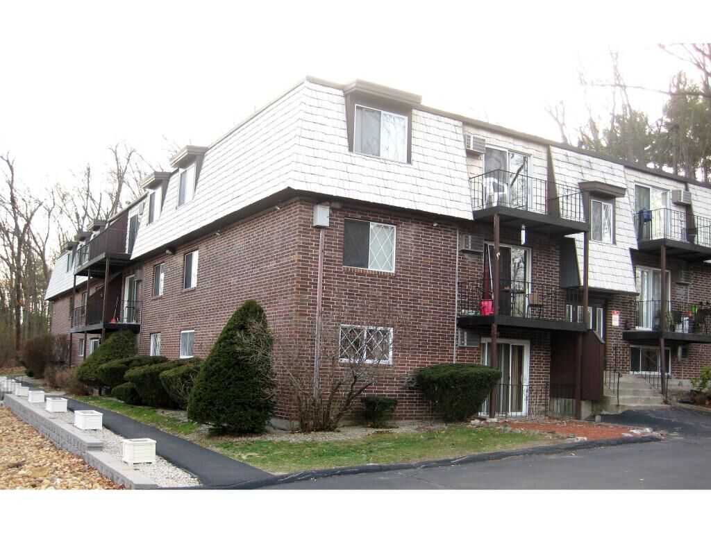 Property Photo:  2 Pembroke Drive Drive 10  NH 03038 