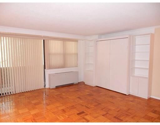 Property Photo: 9 Hawthorne 2G MA 02114