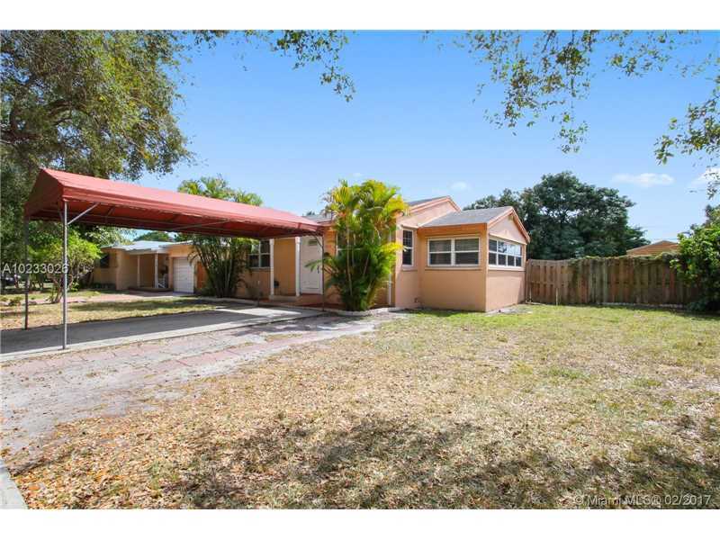 Property Photo: 2434 Washington St FL 33020