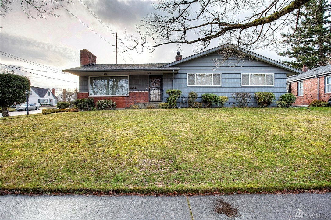 Property Photo:  1902 N Union Ave  WA 98406 