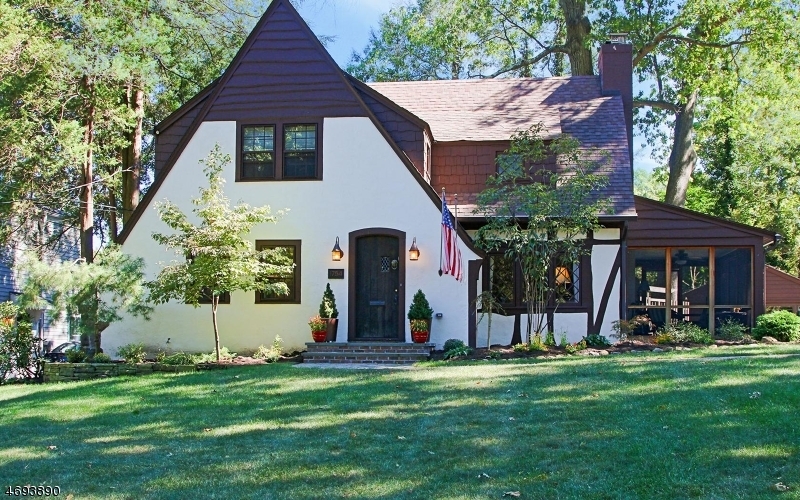 Property Photo:  1754 Sleepy Hollow Ln  NJ 07060 