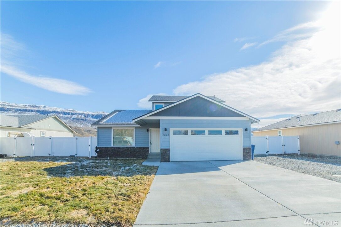 Property Photo:  1413 Center St  WA 98850