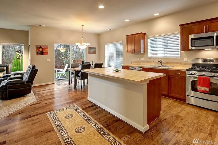 Property Photo:  6217 Wesley Place SE  WA 98092 