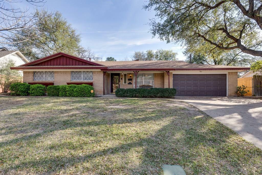 Property Photo:  918 Glen Vista Drive N  TX 75061 